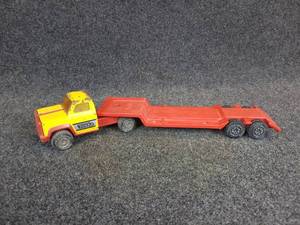 lot 613 image: Vintage TONKA Flatbed and Trailer Toy