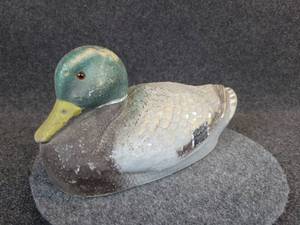 lot 527 image: Vintage Formed Duck Decoy