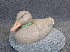 lot 528 image: Vintage Carry-Lite Formed Duck Decoy