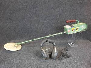lot 553 image: Vintage GARRETT Electronics Metal Detector - TR discriminator