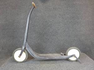 lot 524 image: Antique Pressed Steel Kids Scooter with Turned Wood Handlebar - NO SHIPPING