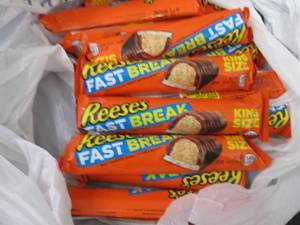lot 94 image: 12- 3.5 oz Reeses Fast Break Candy...