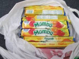 lot 104 image: 12 Mamba Fruit Chews...
