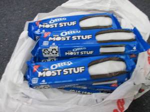 lot 107 image: 12- 3 oz Oreo Most Stuf...