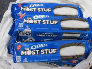 lot 109 image: 12- 3 oz Oreo Most Stuf...