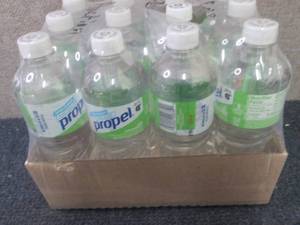 lot 160 image: 12- 24 oz Bottles Propel Kiwi Straw...