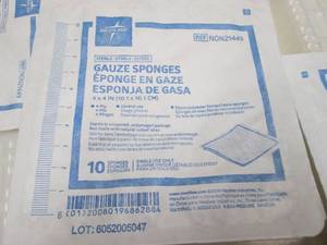 lot 358 image: Case of 1280 Medline 4x4 Gauze Spon...