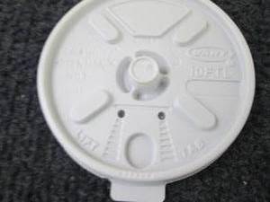 lot 404 image: Dart 10FTL White LiftnLock Lid - ...