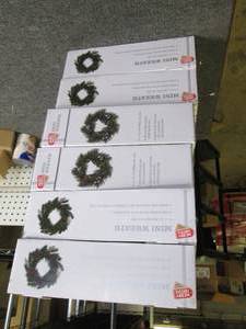 lot 193 image: 6 mini wreaths ...