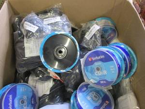 lot 423 image: box of misc please see pictures...