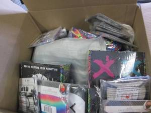 lot 425 image: box of misc please see pictures...