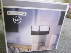 lot 454 image: 4 pack of solar post lights...