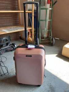 American Tourister Rose Gold Spinner Hard Side Carry On-Looks New