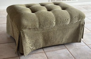 lot 16 image: Tufted Upholstered Ottoman