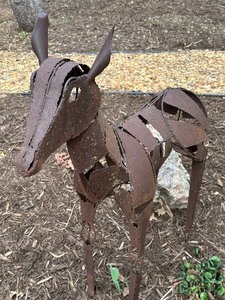 lot 7 image: Outdoor Metal Deer Figurine