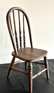 lot 26 image: Vintage Childrens Wooden Chair