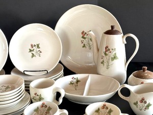 lot 45 image: Vintage Dishes by Peter Terris