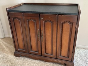 lot 32 image: Vintage Console or Bar Cabinet
