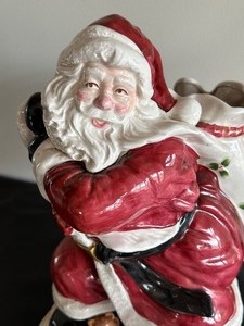 lot 36 image: Vintage Fitz and Floyd Santa with Open Bag Vase