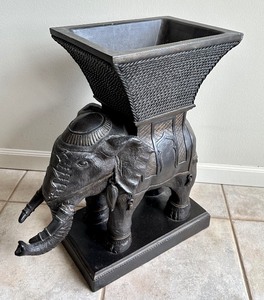 lot 35 image: Ceramic Elephant Figurine Planter