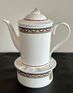lot 38 image: Villeroy and Boch Pergamon Coffee Pot with Warmer