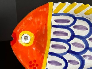 lot 4 image: Giovanni DeSimone Bright and Colorful Fish Shaped Platter