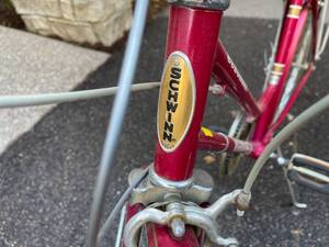 lot 87 image: Vintage Girls Schwinn Suburban 5 Speed Bicycle