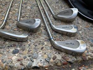 lot 93 image: Acuity Golf Bag with Assorted Tigress Clubs