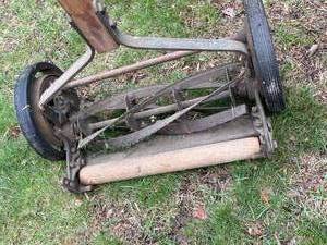 lot 103 image: Great States Corp Old School Push Mower