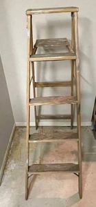 lot 163 image: 5 Foot Wooden Step Ladder