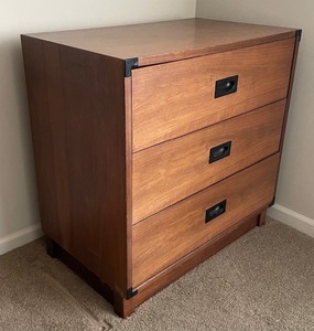 lot 136 image: Vintage New Generation 3 Drawer Dresser by Drexel