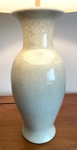 lot 138 image: Decorative Crackle Finish Table Lamp
