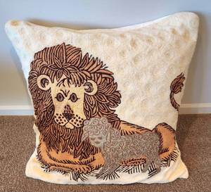 lot 128 image: Festive Pillow Selection