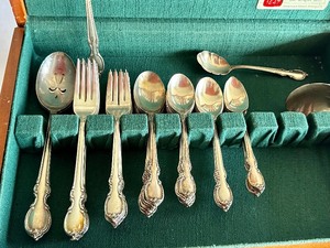 lot 190 image: Roger Bro. Reflections Flatware Set