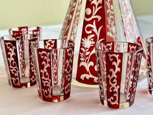 lot 184 image: Vintage Ruby Red and Clear Decanter Set