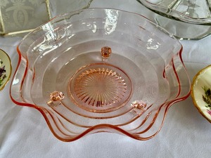 lot 182 image: Variety of Vintage Glassware including a Pink Depression Wide Rib Footed Bowl