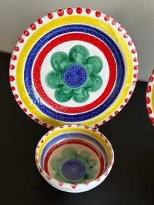 lot 78 image: Set of Three Desimone Pottery Plates and Bowls