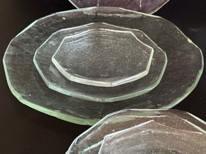 lot 75 image: Set of Mexican Crafted Art Glass Style Dishes