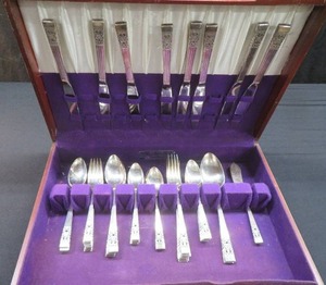 COMMUNITY CORONATION  SILVER PLATE IN BOX