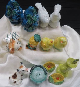 VINTAGE SALT AND PEPPER SHAKERS