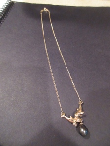 lot 104 image: 14K DOLPHIN PENDANT WITH GRAY PEARL AND 14K CHAIN