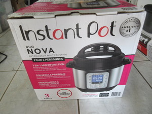 lot 202 image: INSTA POT 3 QUART PRESSURE COOKER - BRAND NEW