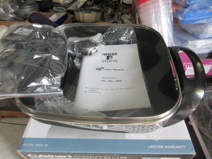lot 205 image: MOSS & STONE ELECTRIC GRIDDLE - NEW