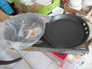 lot 211 image: CALPHALON AND SENSARTE FRYING PANS - BRAND NEW