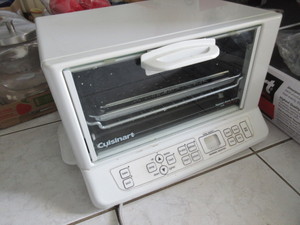 lot 214 image: CUISINART TOASTER OVEN BROILER WITH EXACT HEAT- LIKE NEW