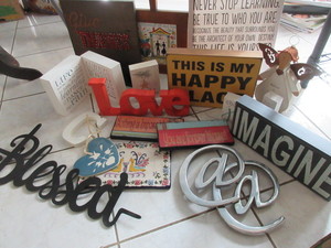 lot 232 image: INSPIRATIONAL SIGNS AND DECOR