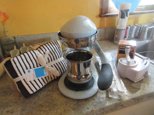 lot 240 image: CITRUS JUICER, KITCHEN TOWELS, ETC.