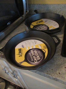 lot 251 image: LODGE CAST IRON FRYING PANS - NEW