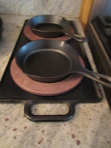 lot 252 image: LODGE CAST IRON PANS