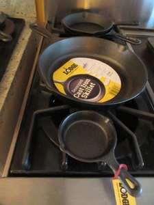 lot 253 image: CAST IRON COOKWARE- SOME LODGE
